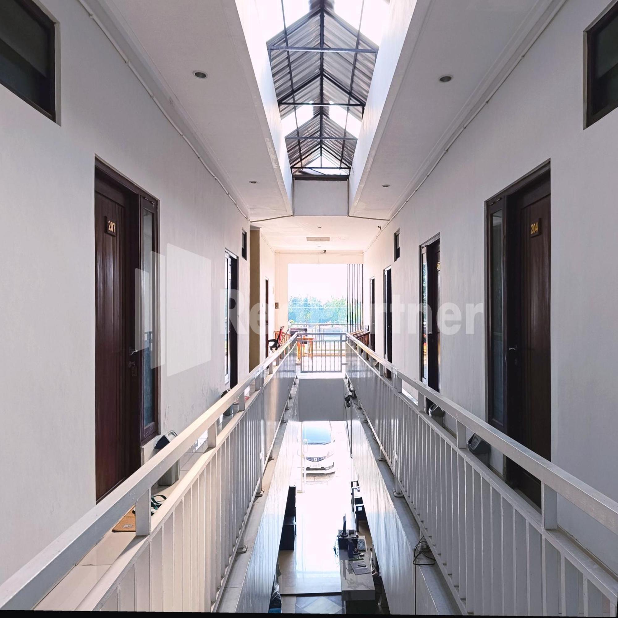 D'Waru Homestay Syariah Near Jl Slamet Riyadi Mitra Reddoorz Solo Exteriör bild