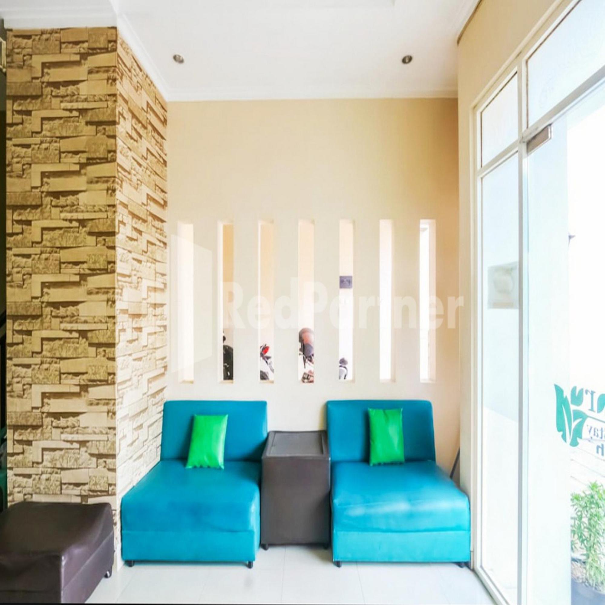 D'Waru Homestay Syariah Near Jl Slamet Riyadi Mitra Reddoorz Solo Exteriör bild