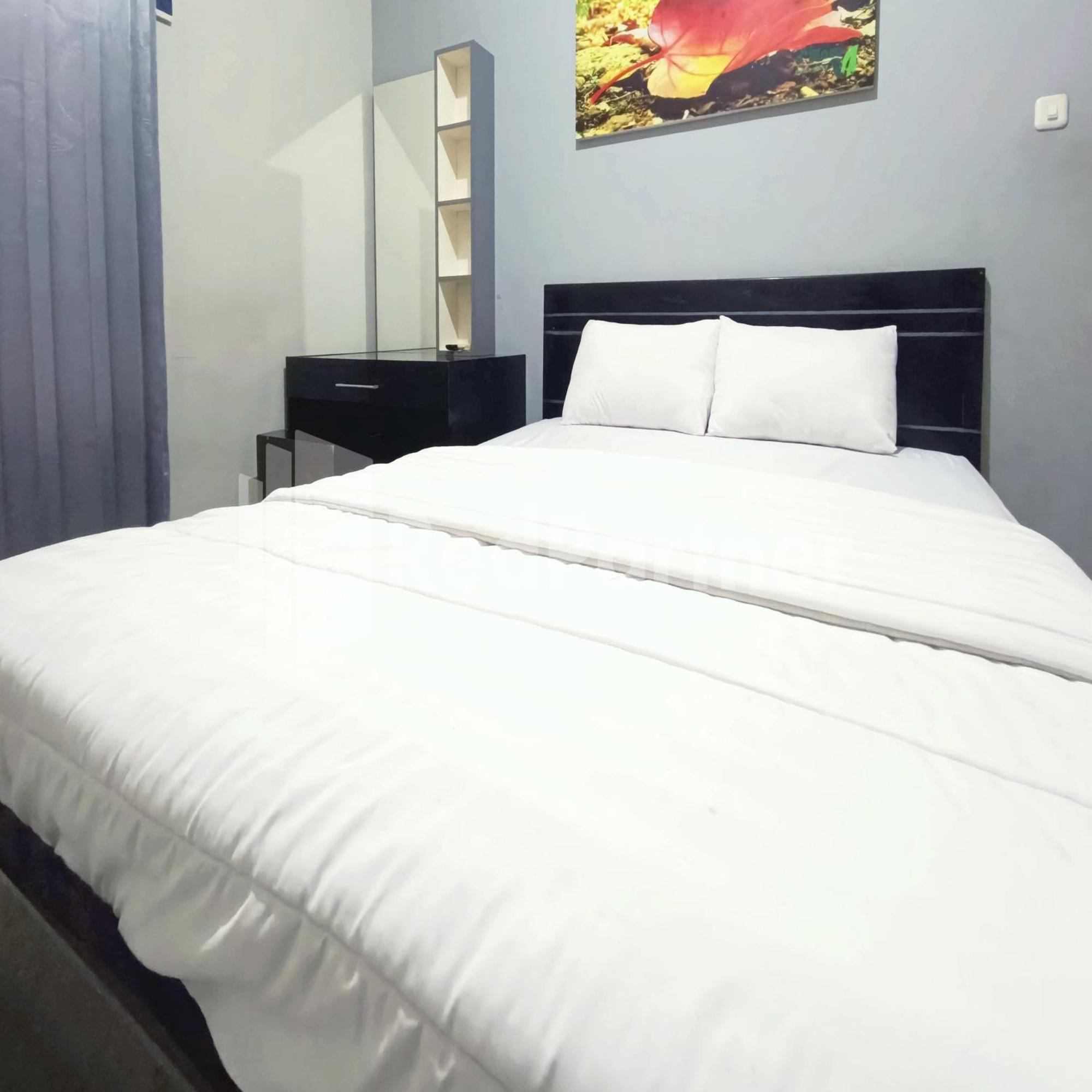 D'Waru Homestay Syariah Near Jl Slamet Riyadi Mitra Reddoorz Solo Exteriör bild