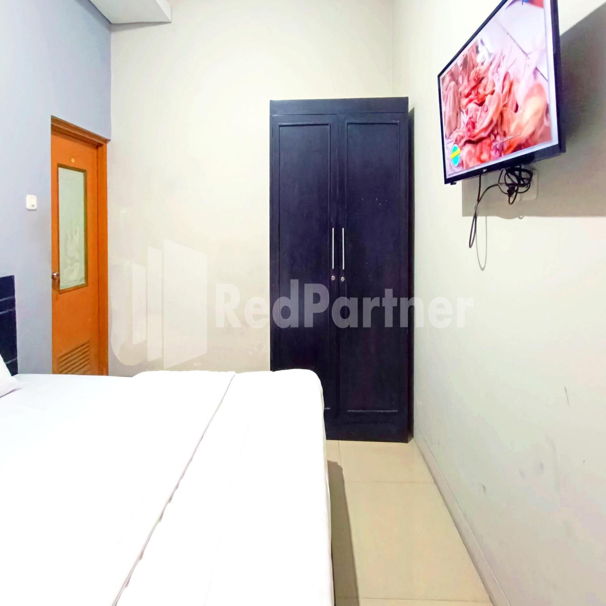 D'Waru Homestay Syariah Near Jl Slamet Riyadi Mitra Reddoorz Solo Exteriör bild