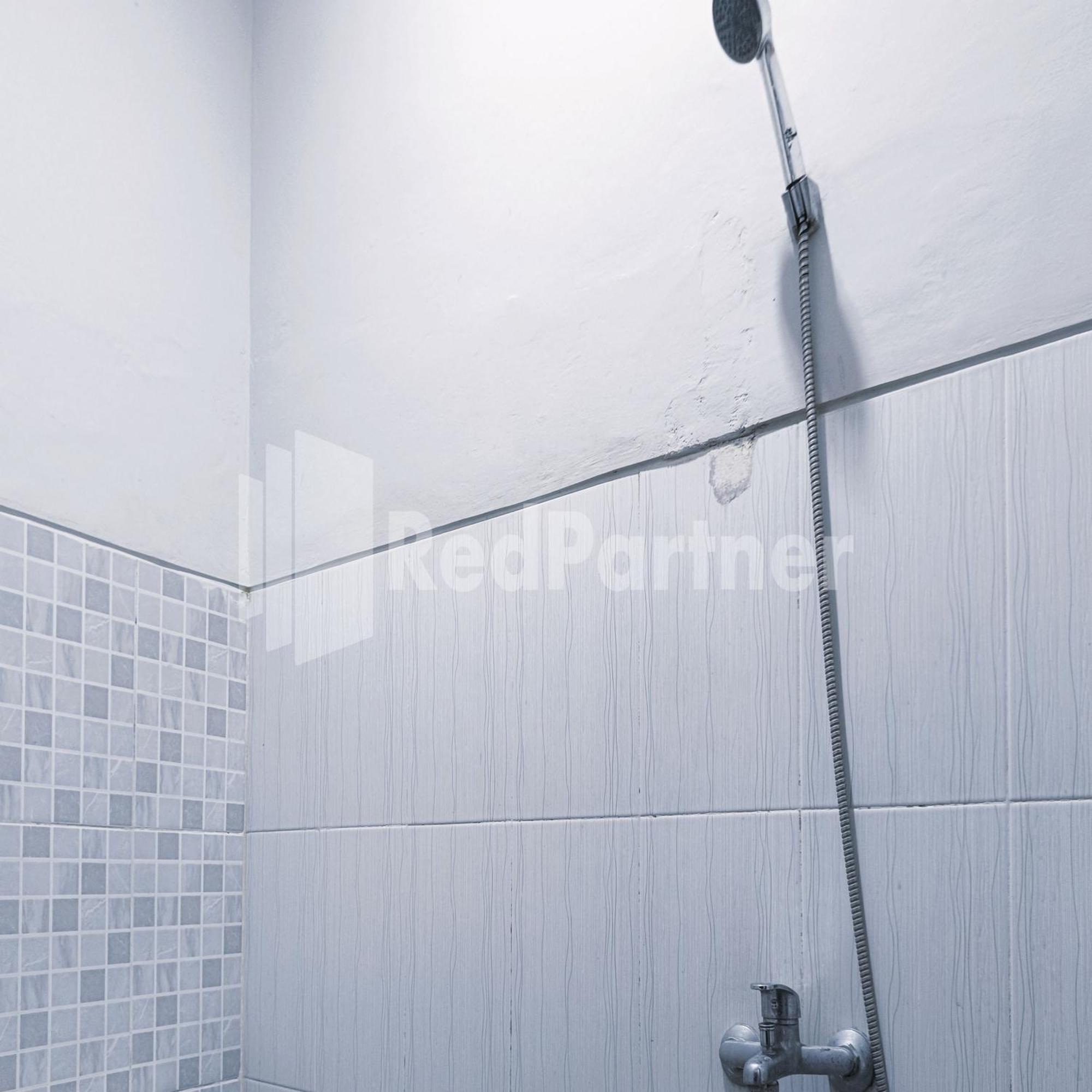 D'Waru Homestay Syariah Near Jl Slamet Riyadi Mitra Reddoorz Solo Exteriör bild