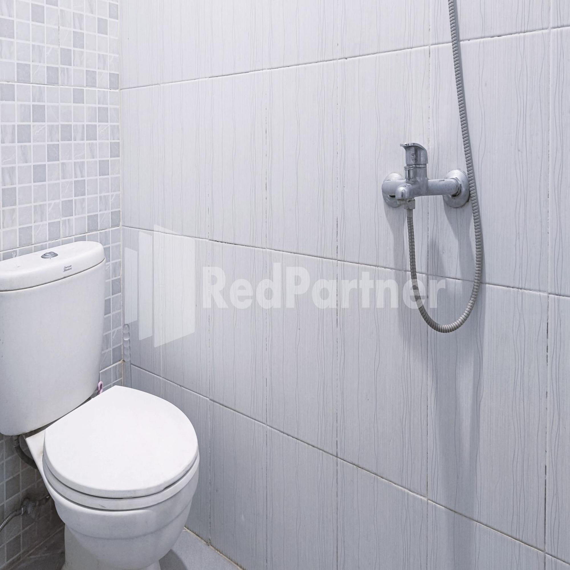 D'Waru Homestay Syariah Near Jl Slamet Riyadi Mitra Reddoorz Solo Exteriör bild