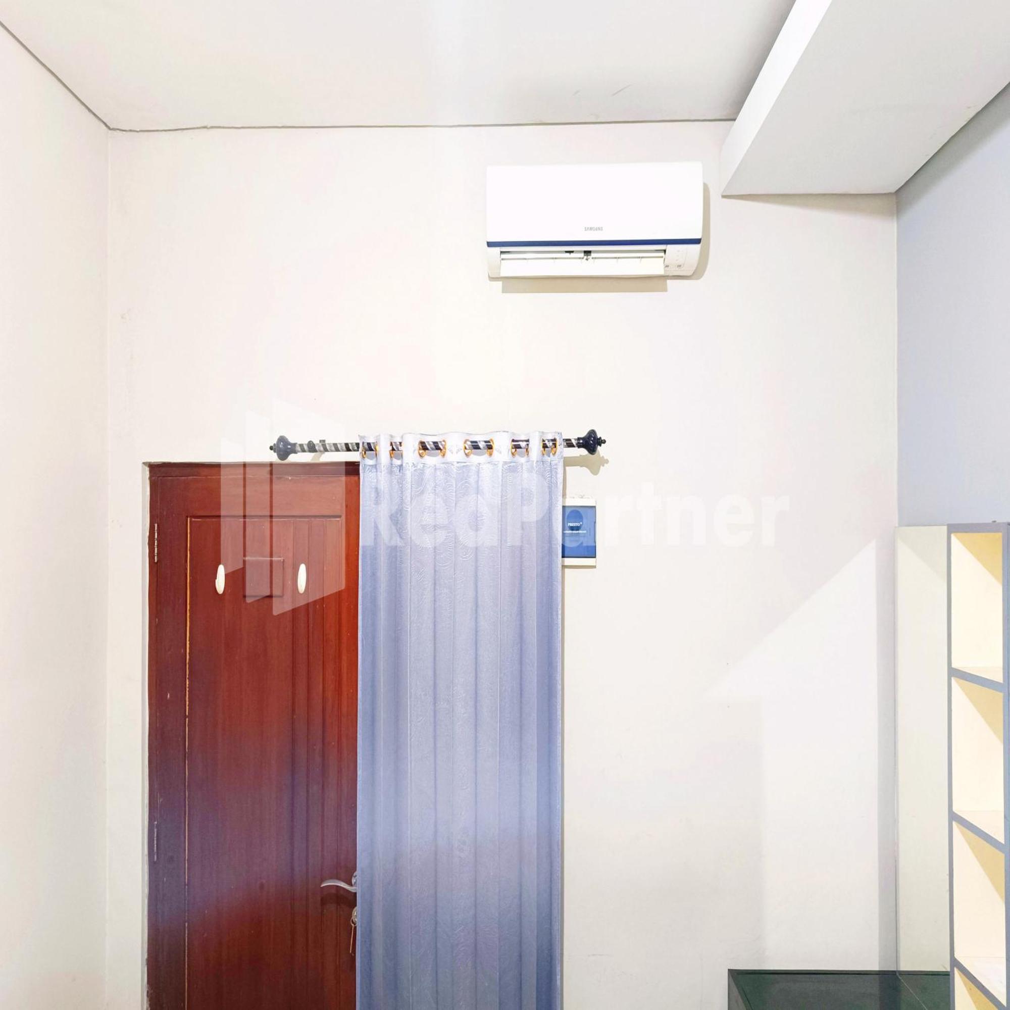 D'Waru Homestay Syariah Near Jl Slamet Riyadi Mitra Reddoorz Solo Exteriör bild
